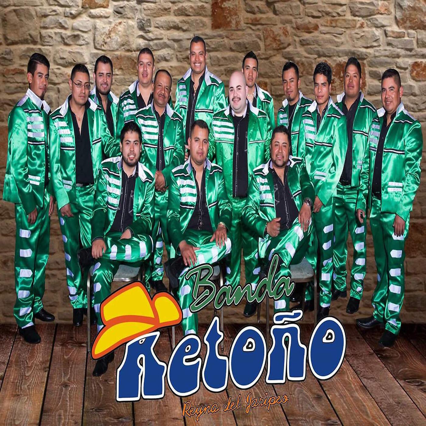 BANDA RETOÑO REYNA DEL JARIPEO - Traje Flores (feat. Sergio Antonio)